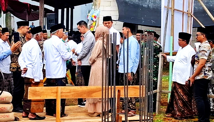 Bupati Kendal Tegaskan Pentingnya SDM Unggul Saat Peletakan Batu Pertama Ponpes Al-Uswah 2