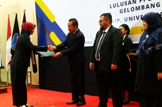 89 Guru Profesional Dikukuhkan Rektor Unisri!