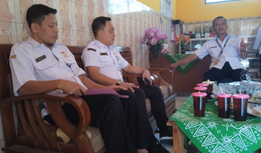 Pagar SD Negeri 02 Tawangsari Kerjo Roboh