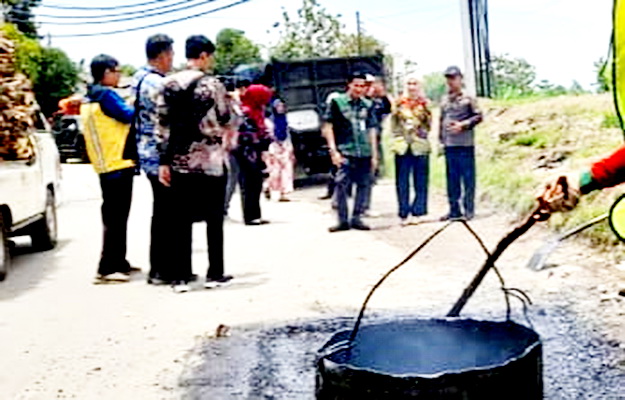 Jelang Mudik Lebaran, Bupati Kendal Pantau Perbaikan Ruas Jalan