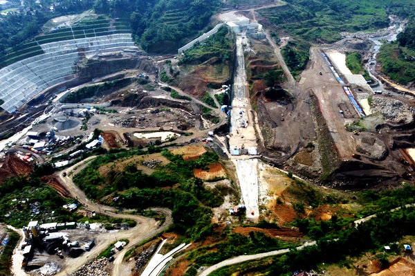 Waduk untuk Kesejahteraan para Petani juga sebagai Destinasi wisata . Ada 4 Waduk dikabupaten Karanganyar