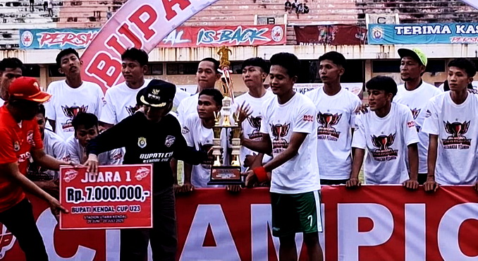 Kalahkan Gemuh, Kecamatan Pegandon Juara Bupati Kendal Cup U 23