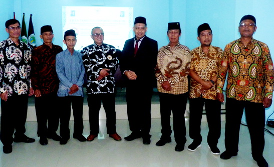 Mudloaf Lulus Cumlaude Menyandang Gelar Dr.Lulusan UNU Tercepat