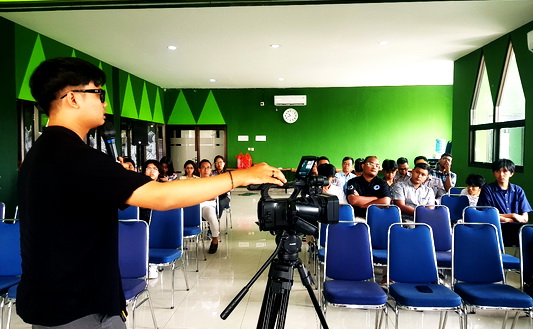 Prodi Ilmu Komunikasi UNISRI Beri Pelatihan Multimedia Bagi GKJ Manahan Solo
